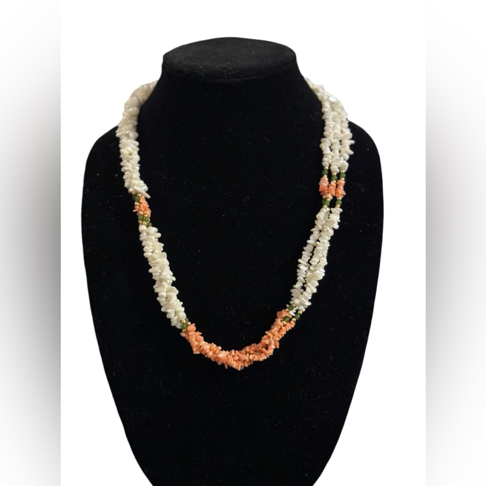 22.5” Pink- White - Coral Reef Chip Stone Jade Gold Necklace vintage :)